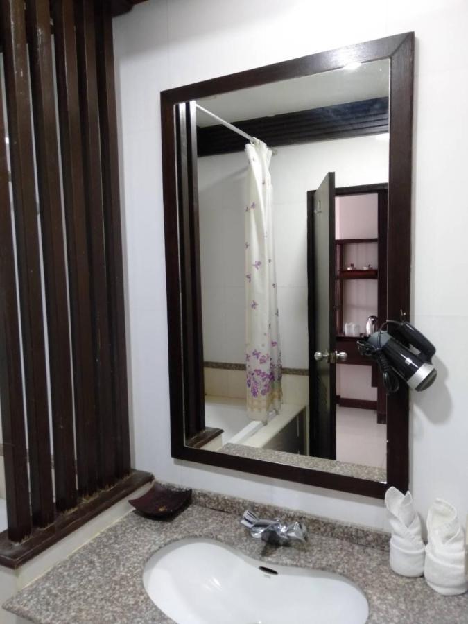 Grand Phranakhon Hotel Phra Nakhon Si Ayutthaya Exteriör bild